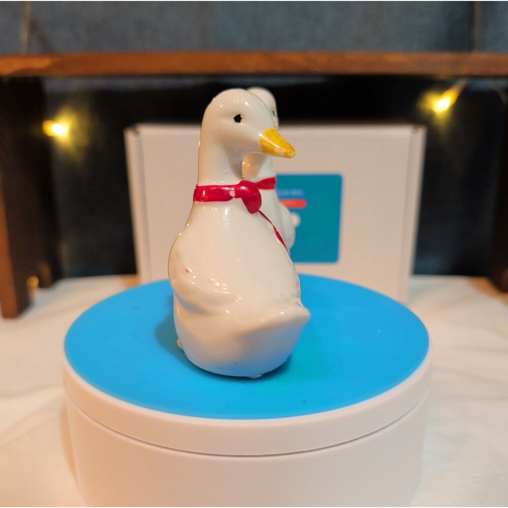 Vintage Ceramic White Goose Figurines Set of 2 Red Bow Farmhouse Decor - Picture 8 of 16